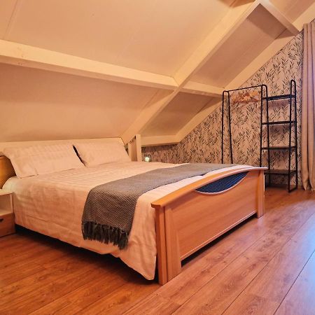 Daffodils Villa Enscherange Екстериор снимка
