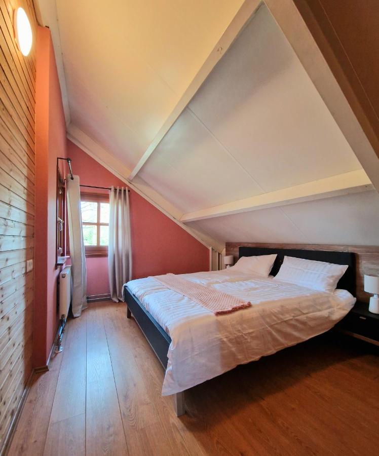 Daffodils Villa Enscherange Екстериор снимка